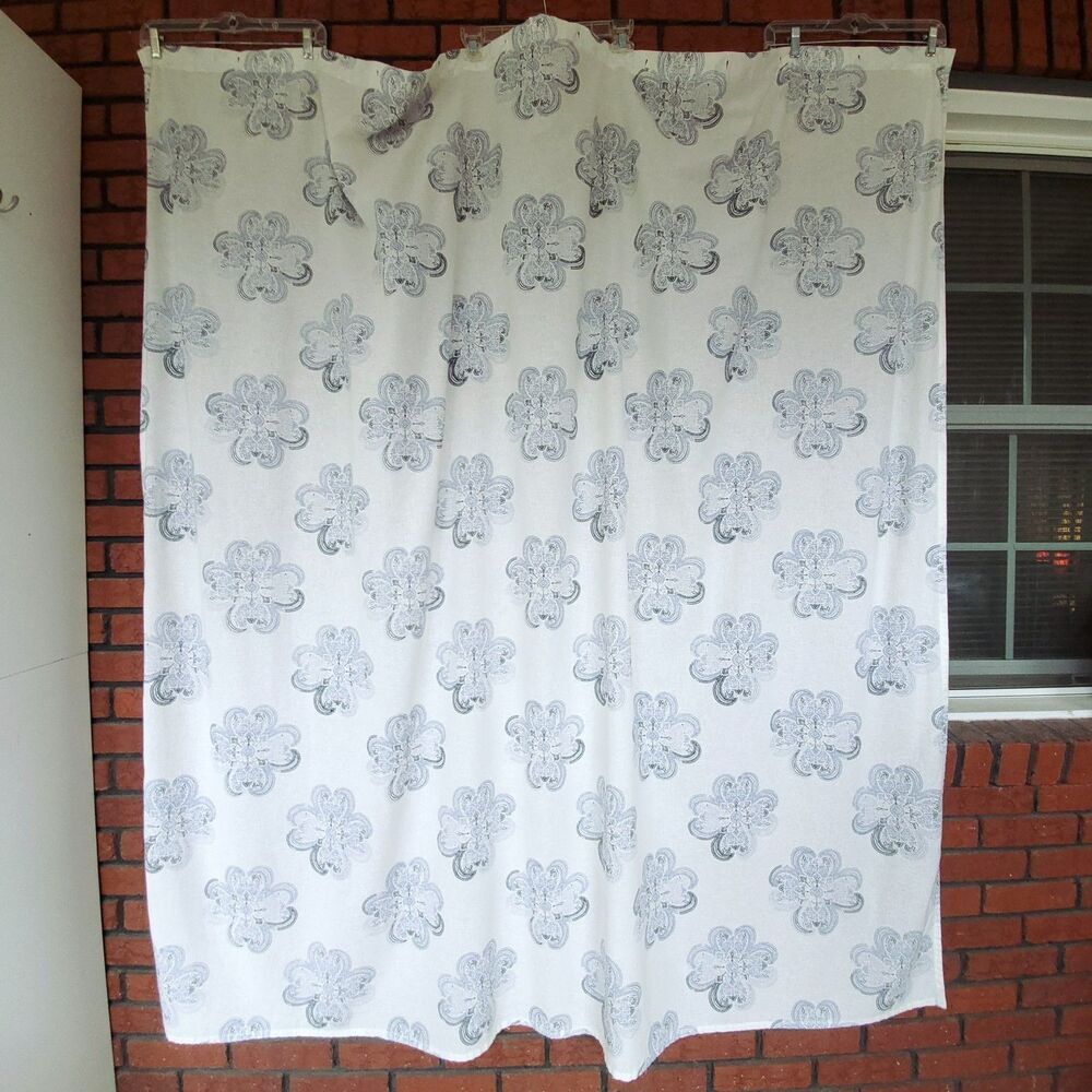 Threshold 100% Cotton Shower Curtain Cream Blue Floral Medallion 71 x 74 Approx - Picture 3 of 7